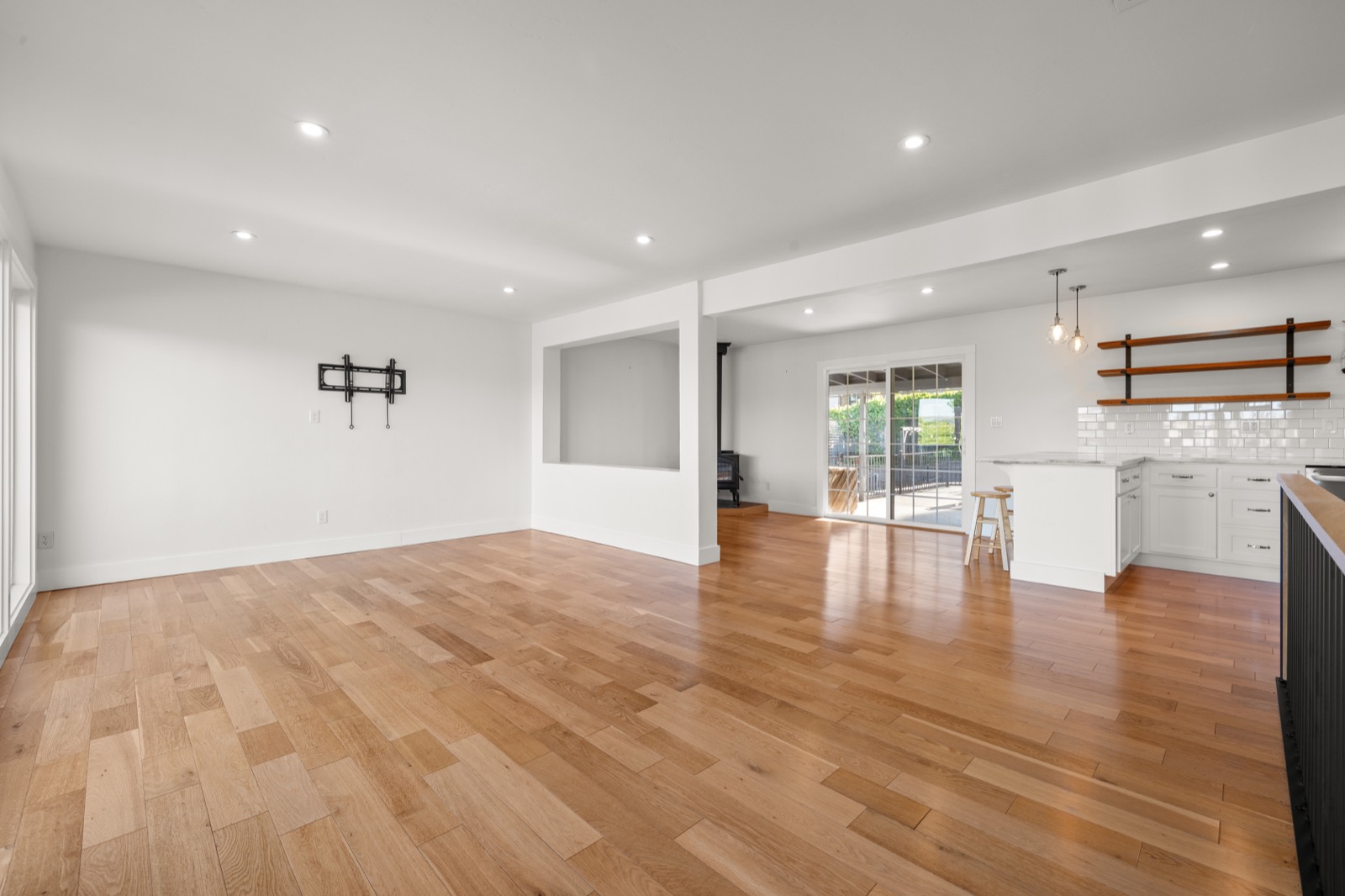 Living room before virtual staging
